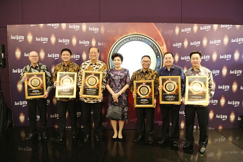 https://images-residence.summarecon.com/images/gallery/article/5911/golden property awards 2017 5.jpg